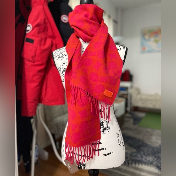 NWT Women’s Coach Signature 100% Merino Wool Fringe Scarf In Red 82” X 8.5” - Picture 2 of 11